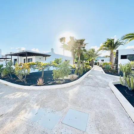 Trinity House En Playa Bastian
