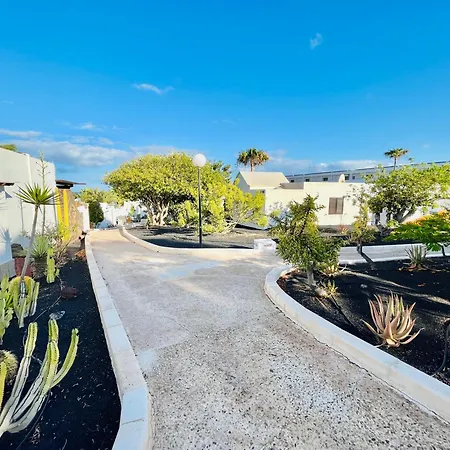 Trinity House En Playa Bastian Holiday home *